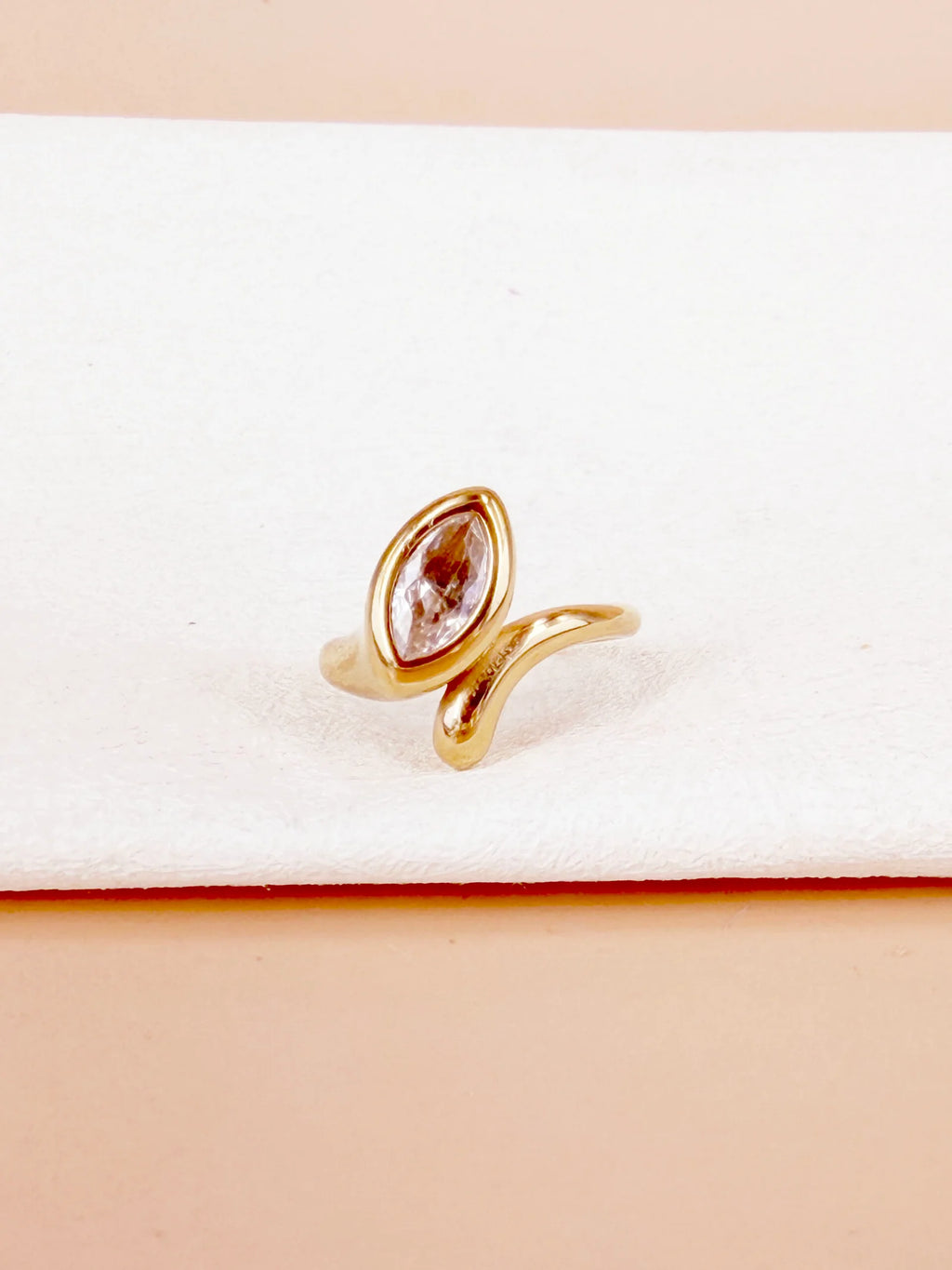 Bague avec strass: Nela