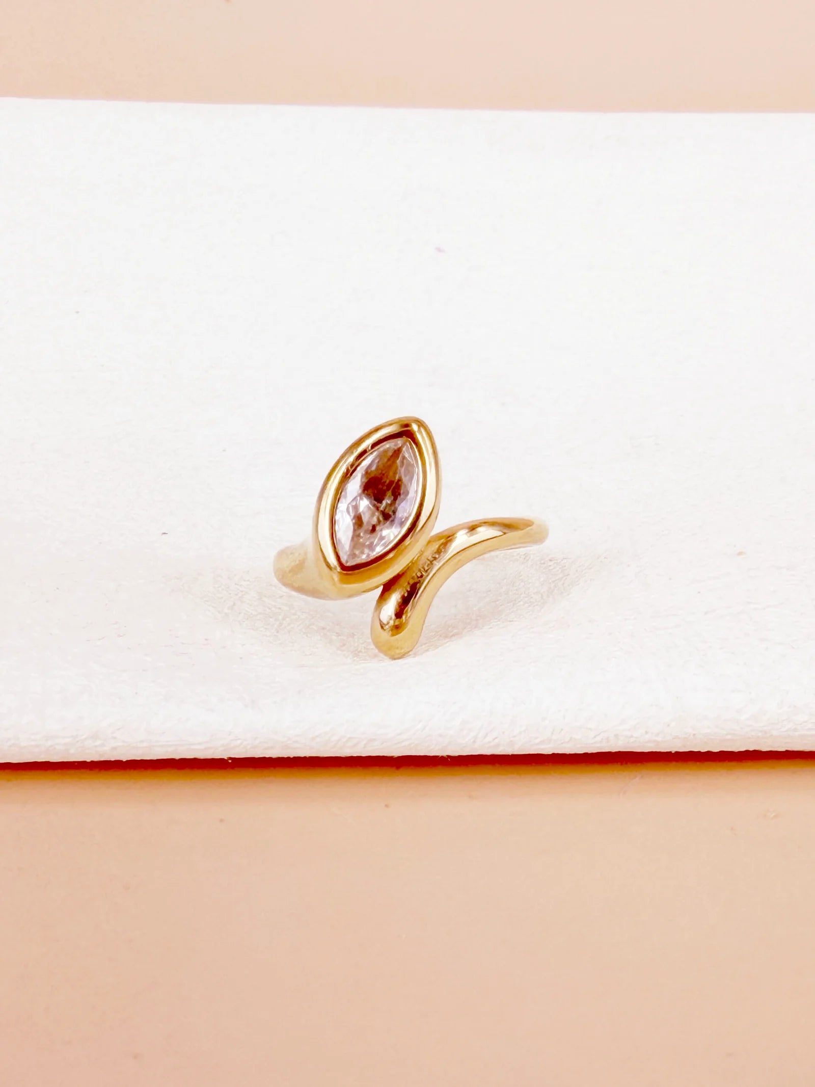 Bague avec strass: Nela