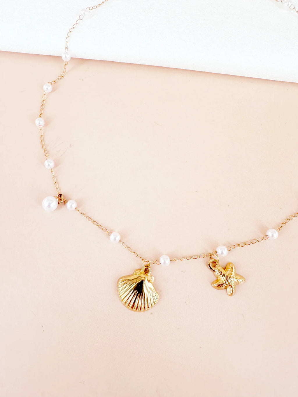 Collier perles avec coquillage et étoile: Ella