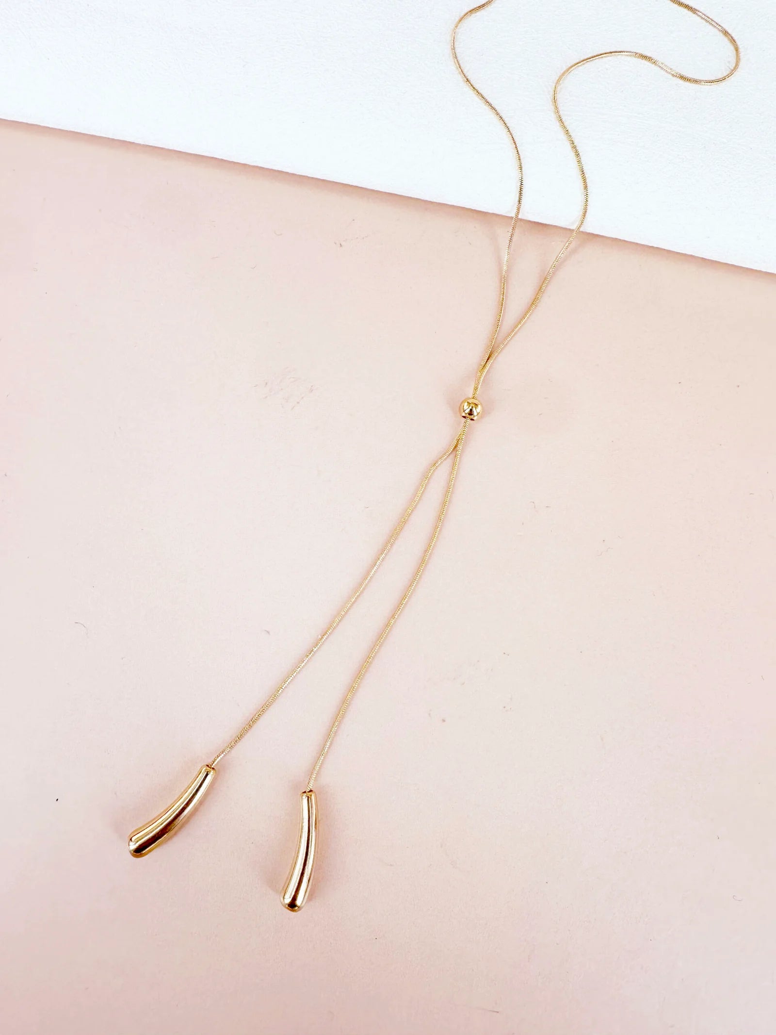 Collier cravate: Eleanor